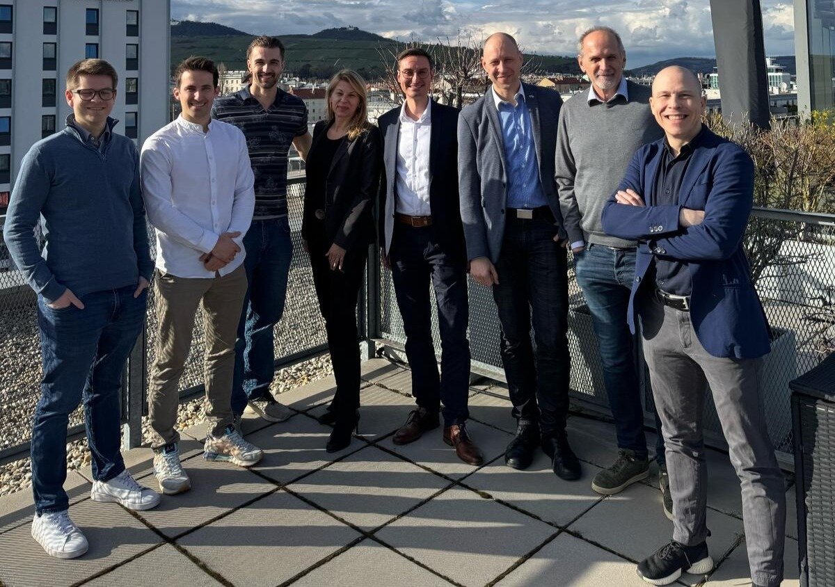 Management-Team von Kickscale gemeinsam mit Vertreter:innen der Investoren aws Gründungsfonds und Angels United